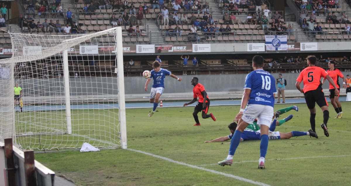 Gol de Beto Plaza contra el Linares Deportivo en Chapín | XEREZDF.COM