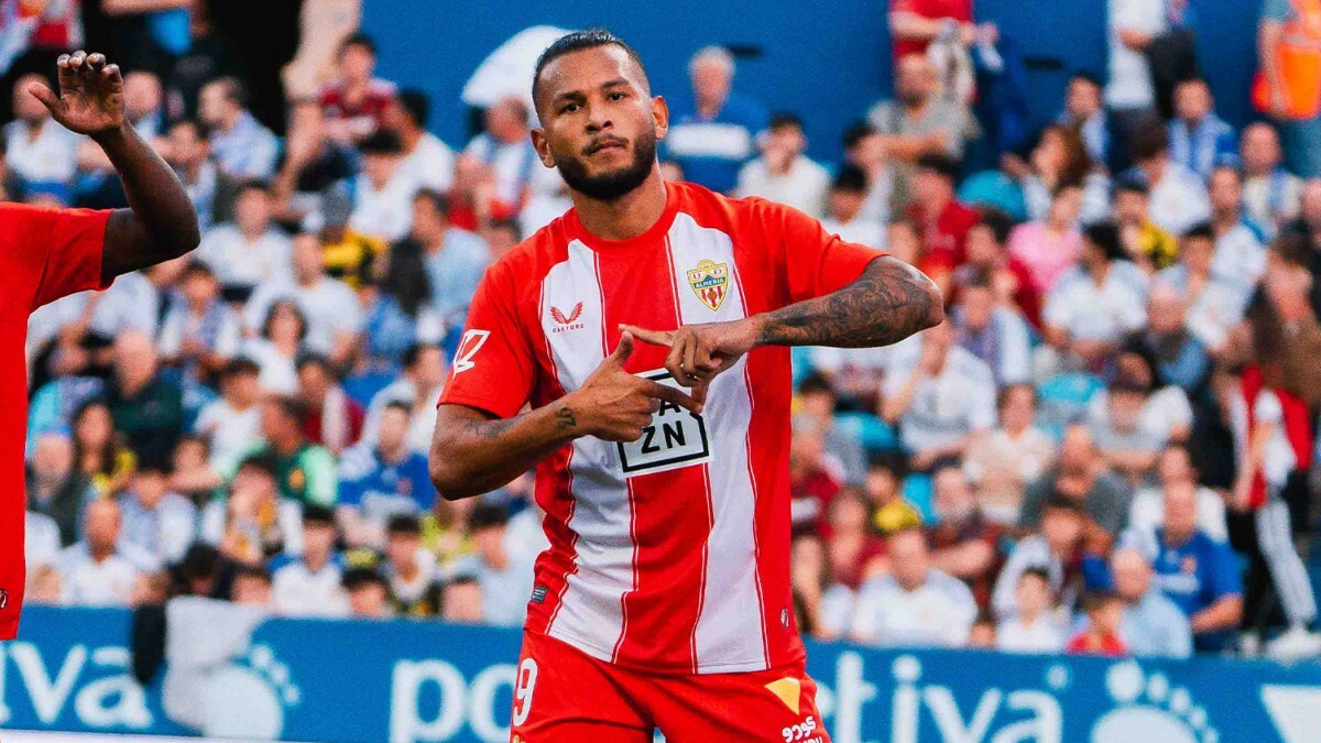 Luis Suárez celebra uno de los goles anotados en el Real Zaragoza - UD Almería | UDA