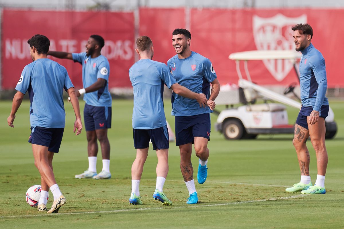 Isaac Romero en el entrenamiento del Sevilla FC | Salvador López Medina para El MIRA