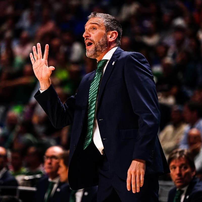 Ibon Navarro durante el Baloncesto - Aliaga Petkimspor