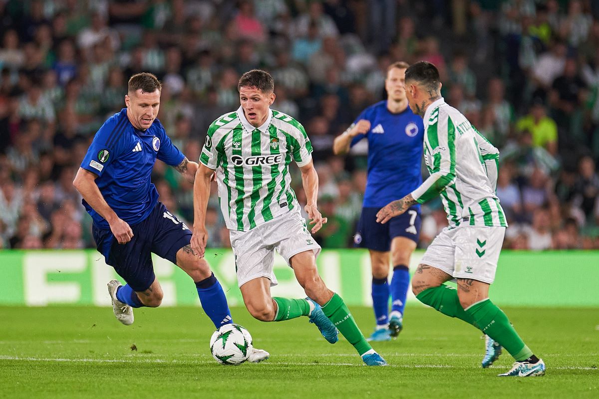 Sergi Altimira en el Real Betis - Copenhague | Salvador López Medina para El MIRA