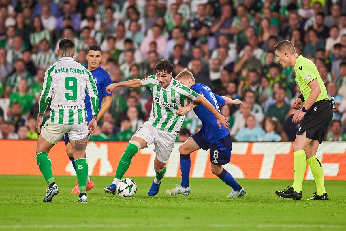 Johnny Cardoso en el Real Betis - Copenhague | Salvador López Medina para El MIRA