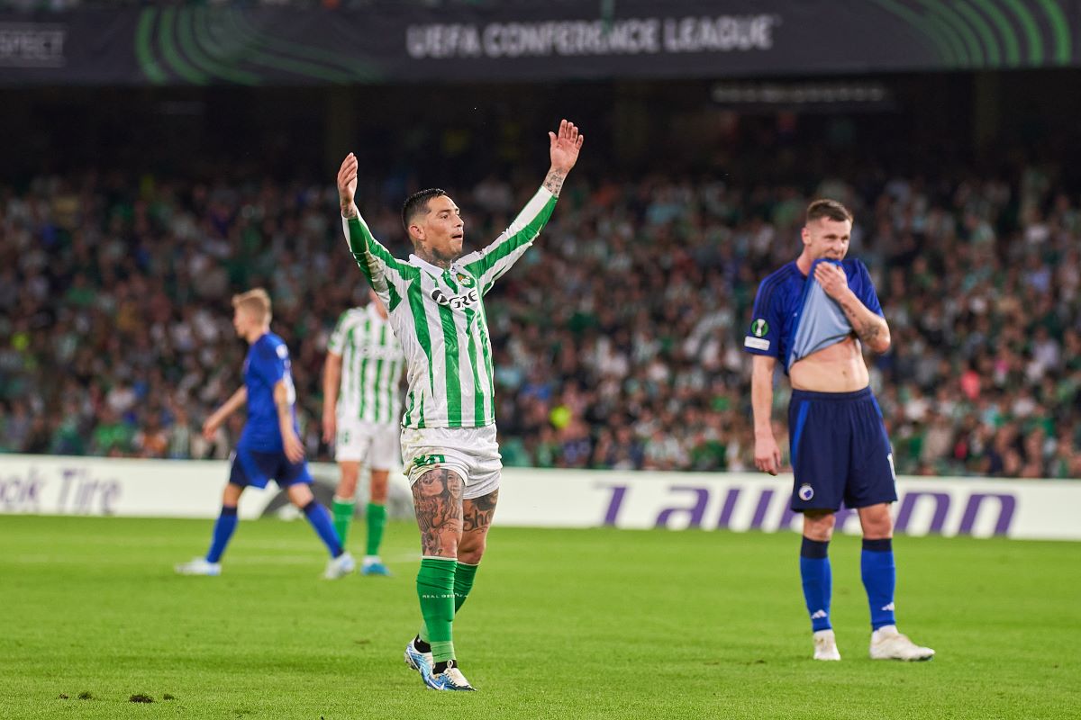 Chimy Ávila en el Real Betis - Copenhague | Salvador López Medina para El MIRA