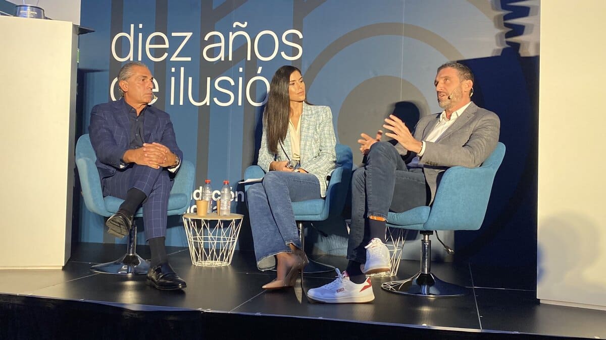 Sergio Scariolo e Ibon Navarro durante la mesa redonda de Fundación Unicaja
