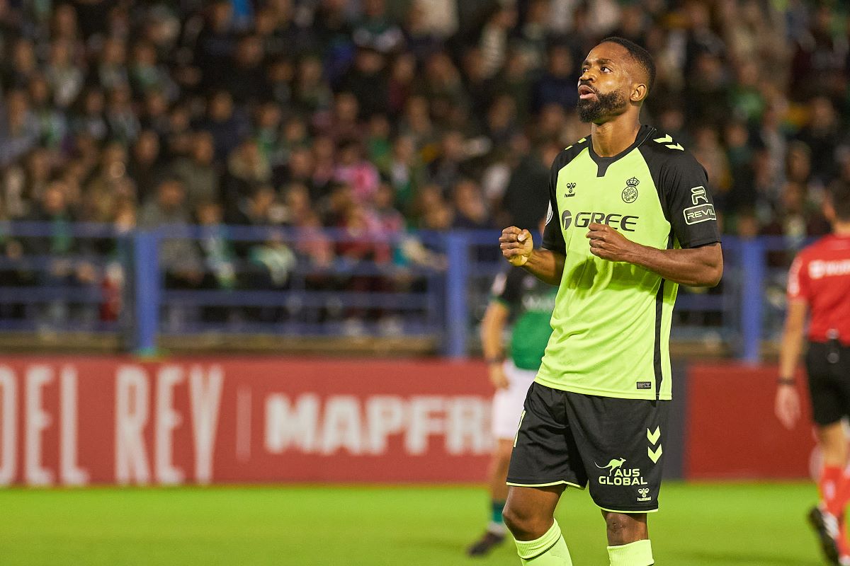 Bakambu en el CD Gévora - Real Betis | Salvador López Medina para El MIRA
