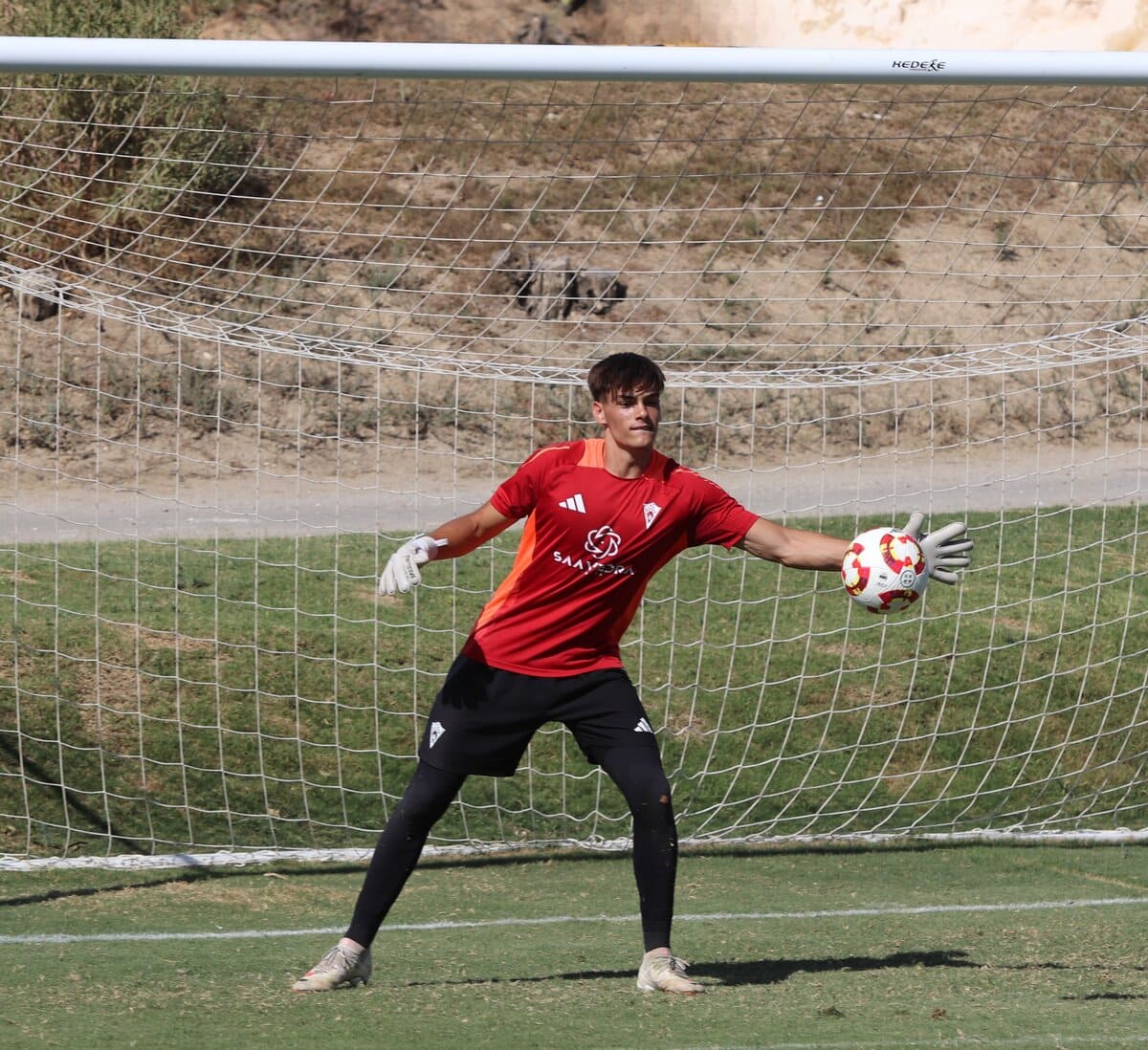 Dani Martín en un entrenamiento con el Marbella FC