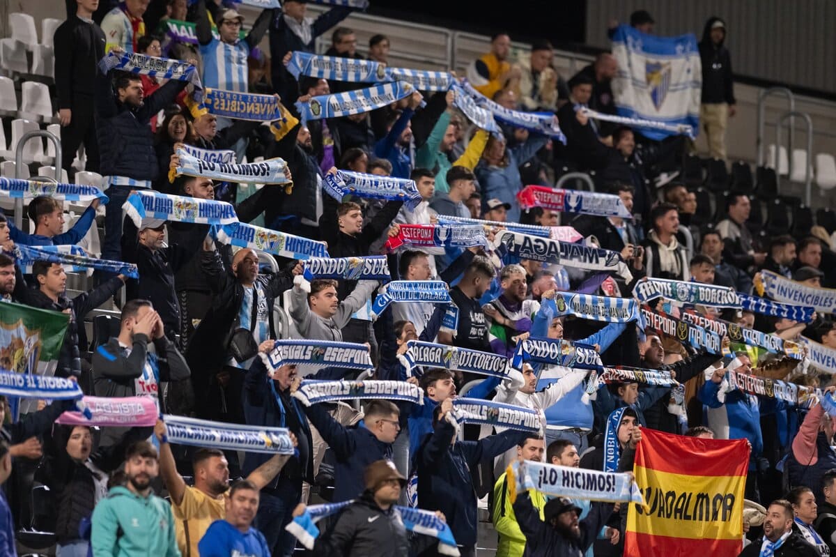 Aficionados del Málaga CF en el partido ante el Estepona