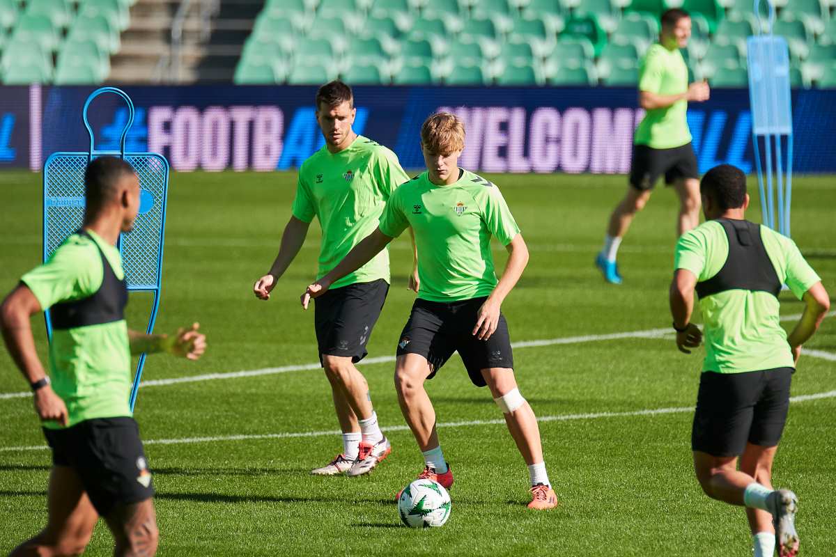 Jesús Rodríguez en el entrenamiento del Real Betis previo al Celje | Salvador López Medina para El MIRA