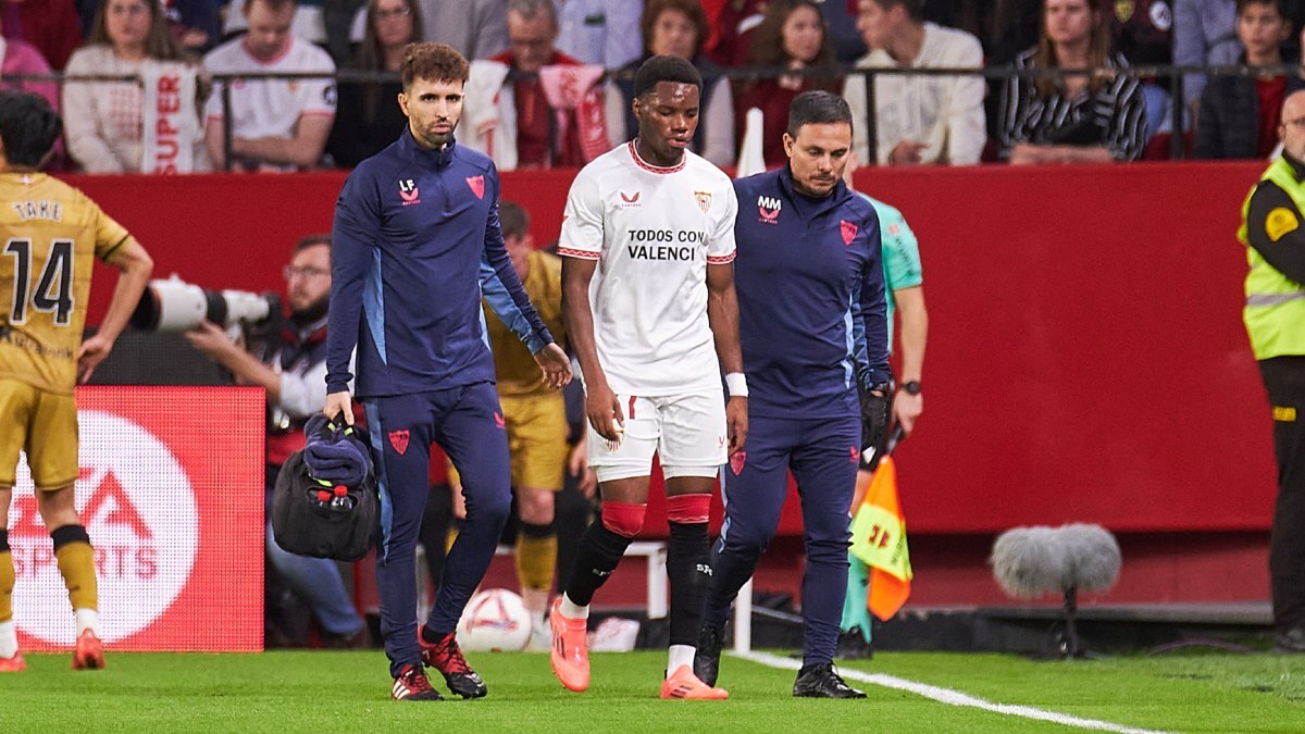 Stanis Idumbo, lesionado en el Sevilla FC - Real Sociedad | Salvador López Medina para El MIRA