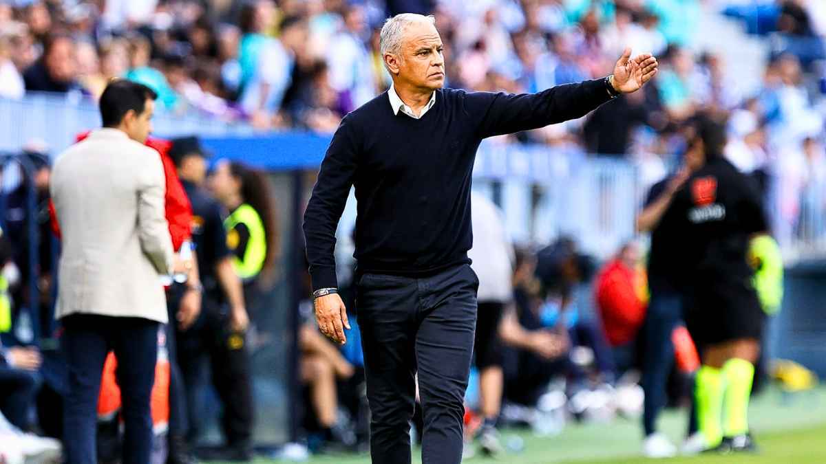 Sergio Pellicer prepara al Málaga CF como si recibiera al líder de LaLiga Hypermotion