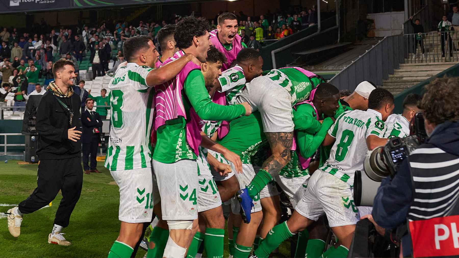 Gol de Juanmi en el Real Betis - Celje | Salvador López Medina para El MIRA