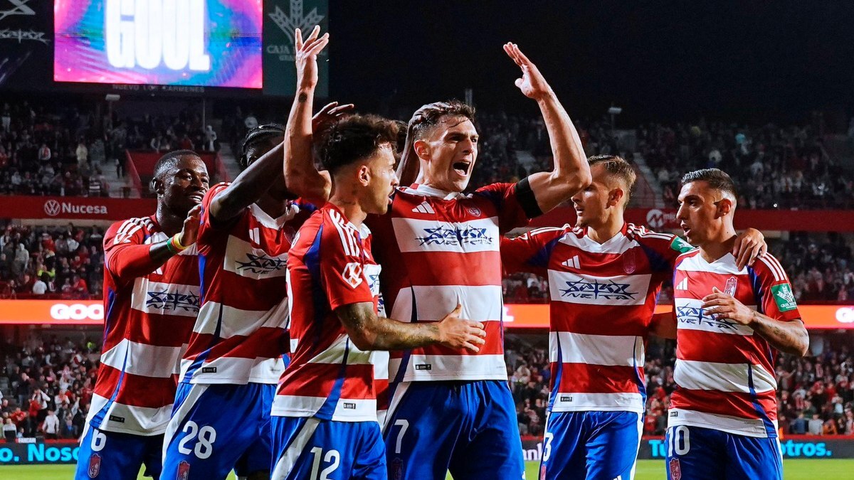 Los jugadores del Granada CF celebran el gol anotado por Lucas Boyé ante el CD Eldense | GCF