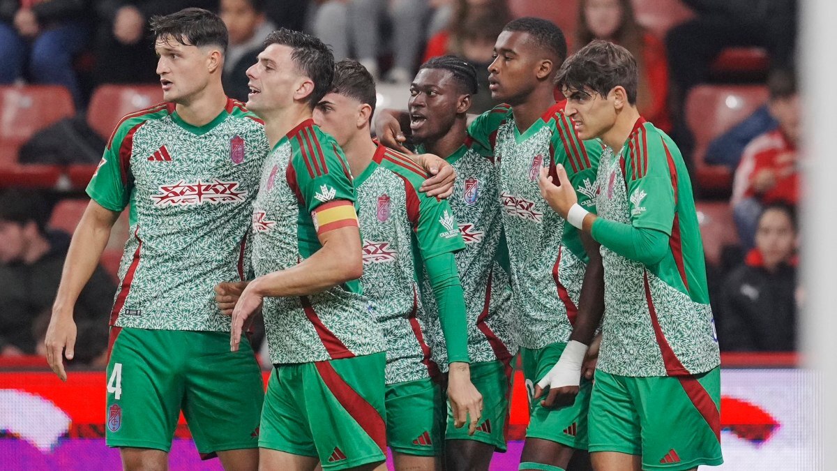 Los jugadores del Granada CF celebran uno de los dos goles anotados ante el Real Sporting | GCF
