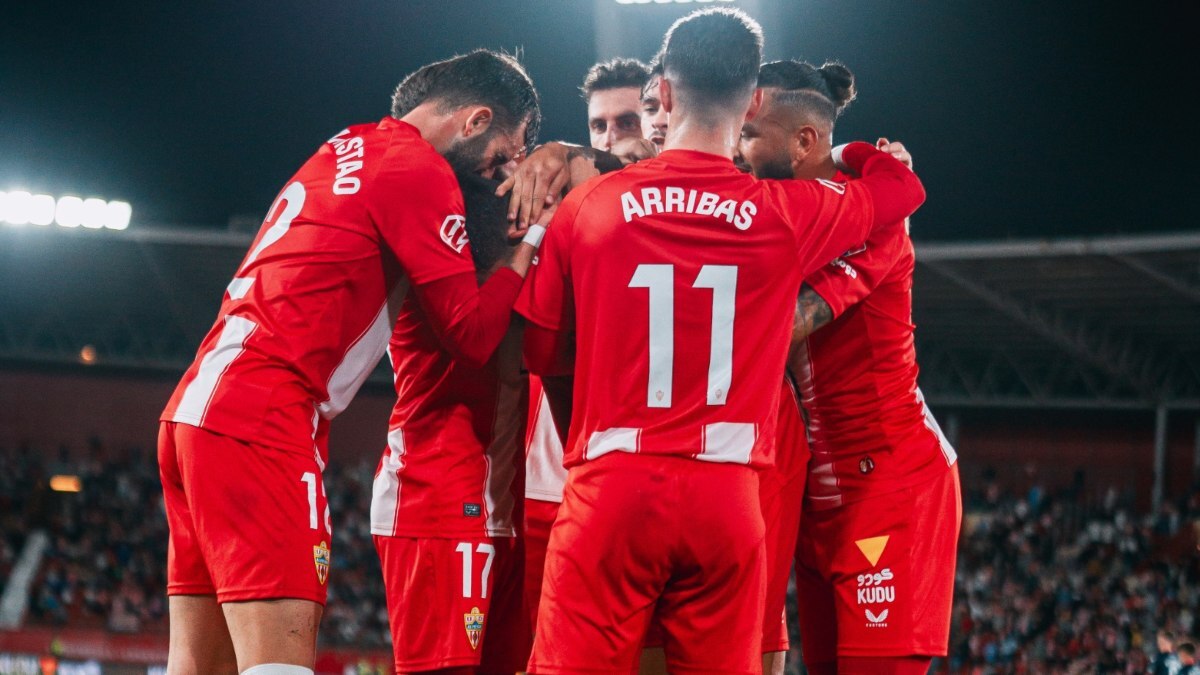 Los jugadores de la UD Almería celebran uno de los tantos anotados ante el Deportivo de La Coruña | UDA