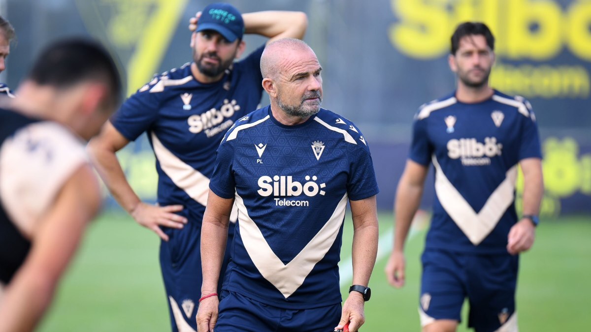 Paco López, entrenador del Cádiz CF con pasado en el Granada CF | @PacoLopezEntre1