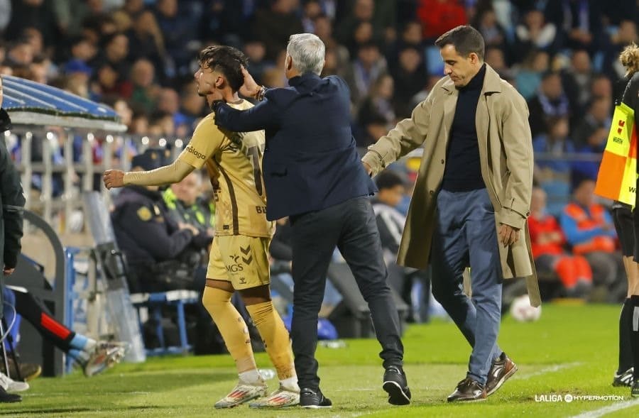 Kevin Medina, expulsado en el Real Zaragoza - Málaga CF