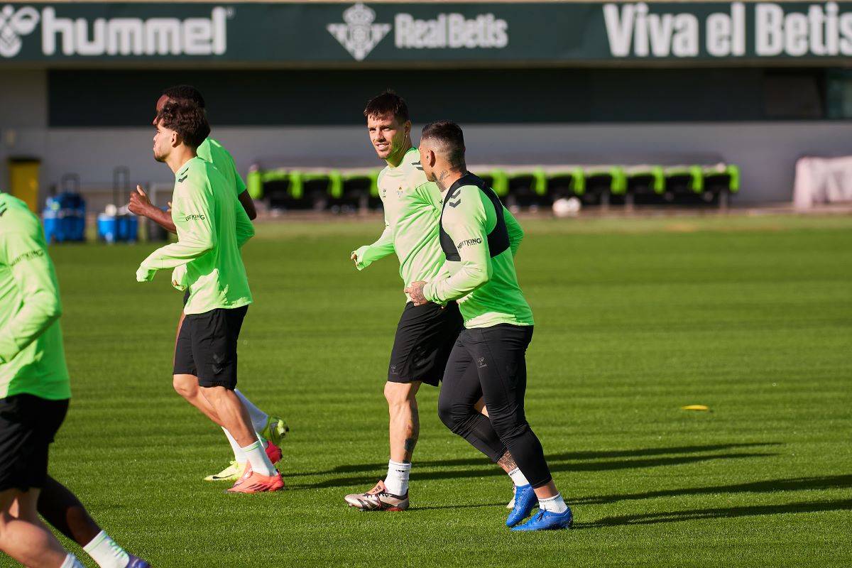 Lo Celso y Chimy Ávila en el entrenamiento del Real Betis previo al Valencia CF | Salvador López Medina para El MIRA