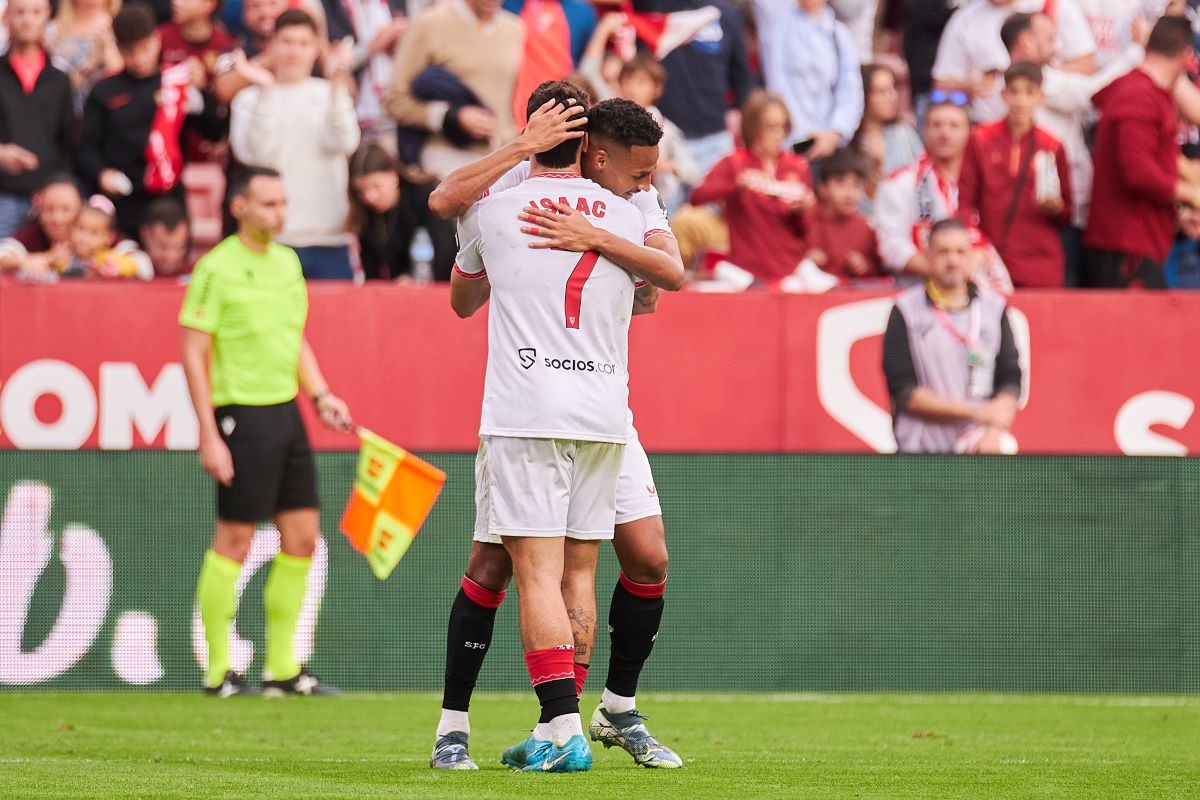 Sow e Isaac Romero en el Sevilla FC - Rayo Vallecano | Salvador López Medina para El MIRA