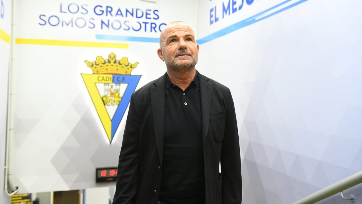 Paco López durante su presentación en el Cádiz CF | @PacoLopezEntre1