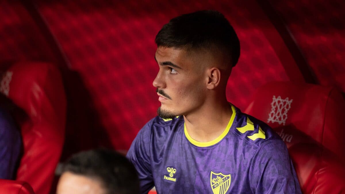 Chupete en el banquillo del Málaga CF