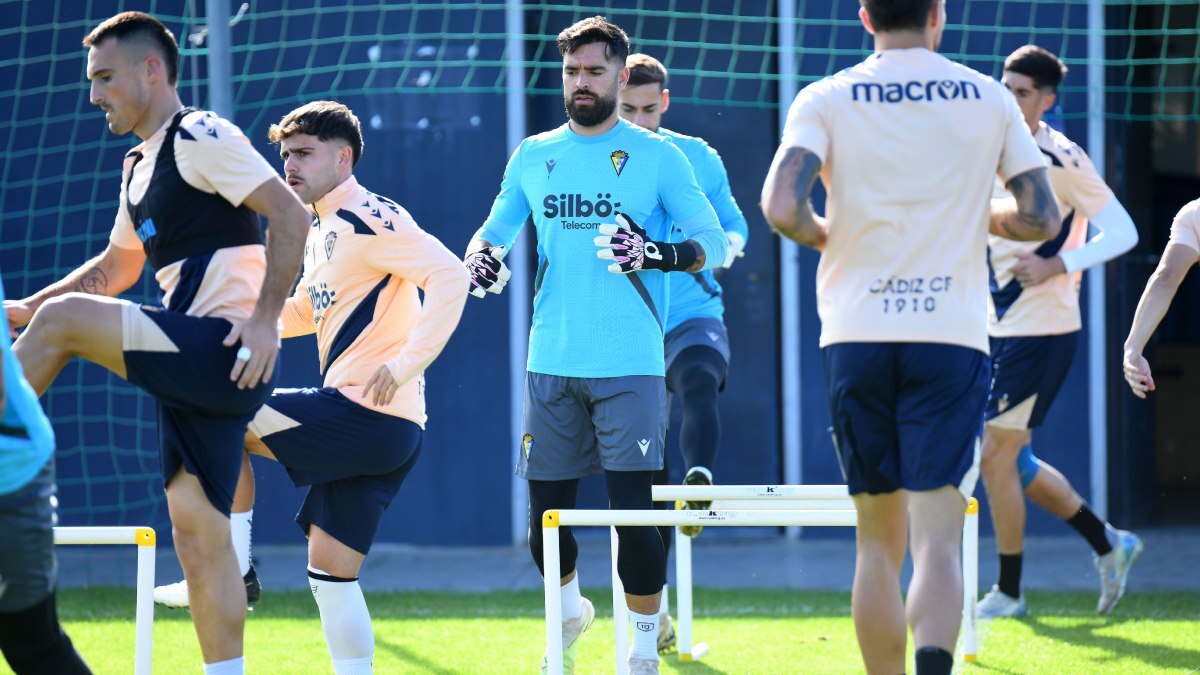 David Gil durante un entrenamiento del Cádiz CF | @DavidGil_1