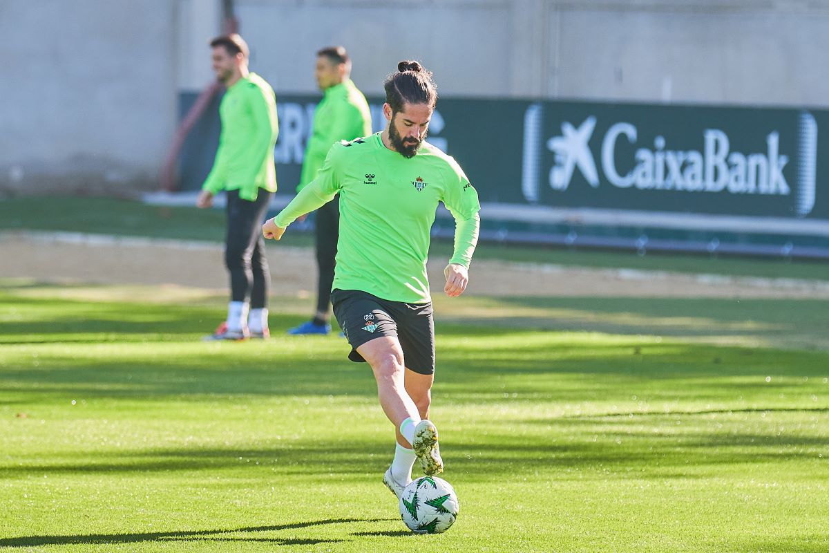 Isco en el entrenamiento del Real Betis previo al Mladá Boleslav | Salvador López Medina para El MIRA