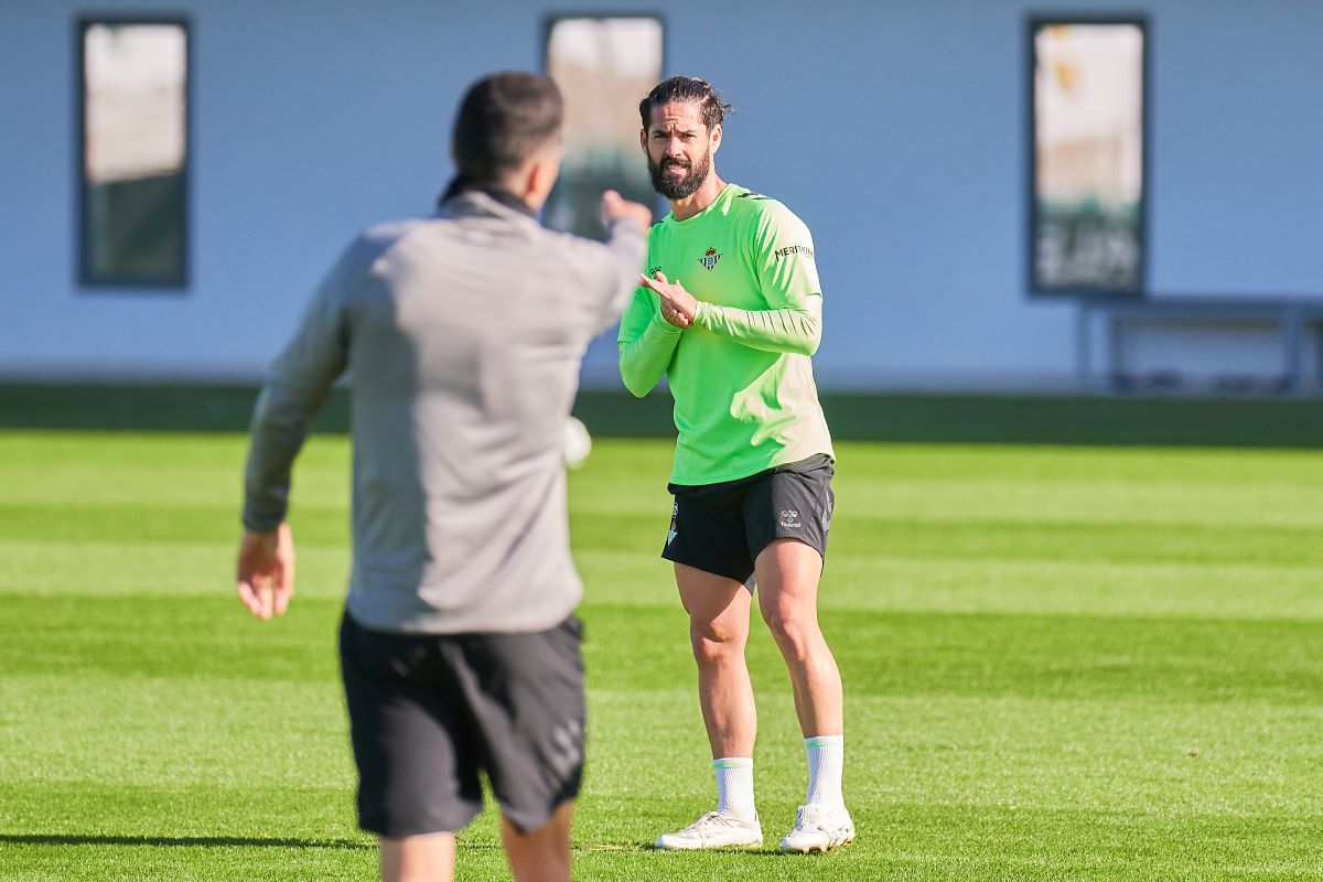 Isco en el entrenamiento del Real Betis previo al Mladá Boleslav | Salvador López Medina para El MIRA