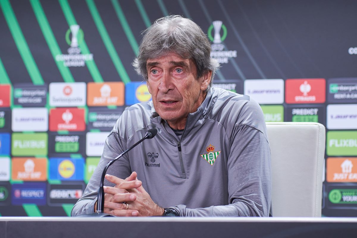 Manuel Pellegrini en la rueda de prensa previa al Mladá Boleslav - Real Betis | Salvador López Medina para El MIRA