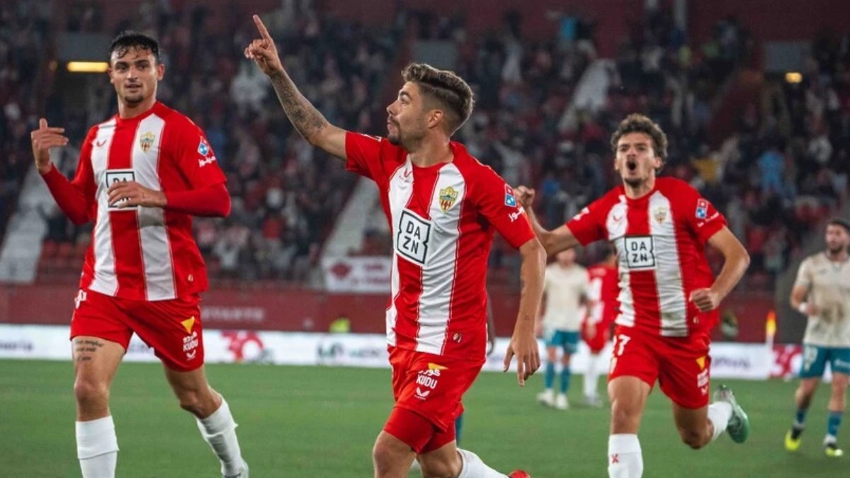 Álex Pozo celebra su gol anotado en el UD Almería - Córdoba CF | UDA