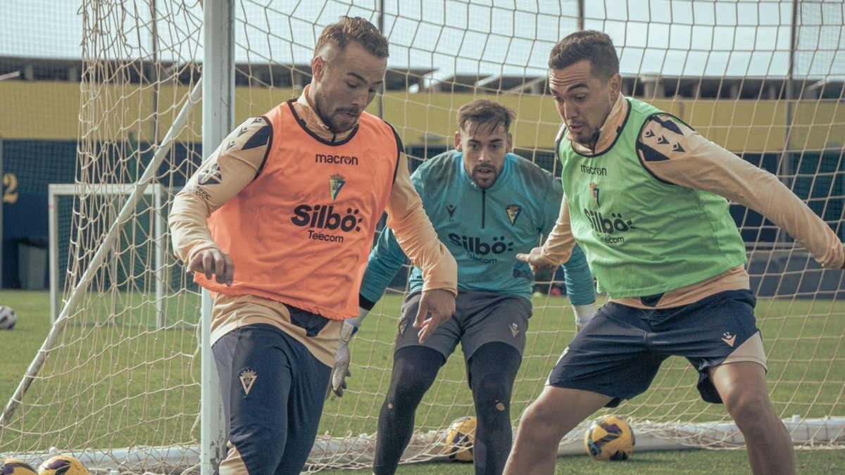 Javi Ontiveros y Gonzalo Escalante durante un entrenamiento del Cádiz CF | CCF