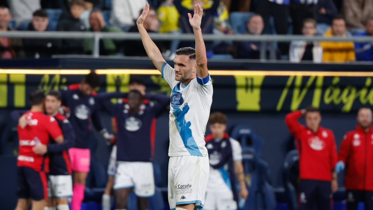 Lucas Pérez celebra su tercer gol ante el Cádiz CF | @LP10oficial