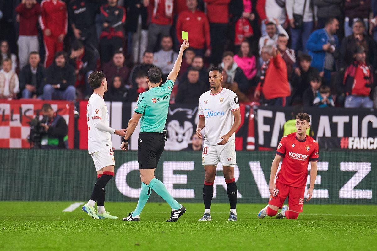 Tarjeta amarilla a Sow en el Sevilla FC - CA Osasuna | Salvador López Medina para El MIRA