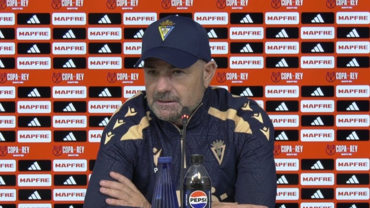 Paco López en la rueda de prensa previa al Cádiz CF - CD Eldense | PLAIZ