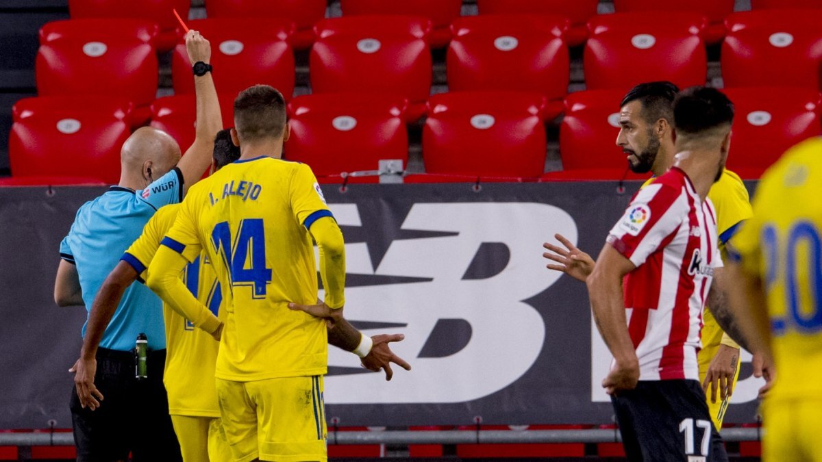 Álvaro Negredo fue expulsado en el Athletic Club - Cádiz CF de la temporada 20/21 | ATH