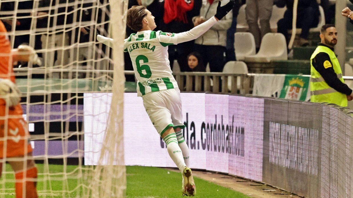 Álex Sala celebra su gol anotado en el Córdoba CF - CD Tenerife | CCF