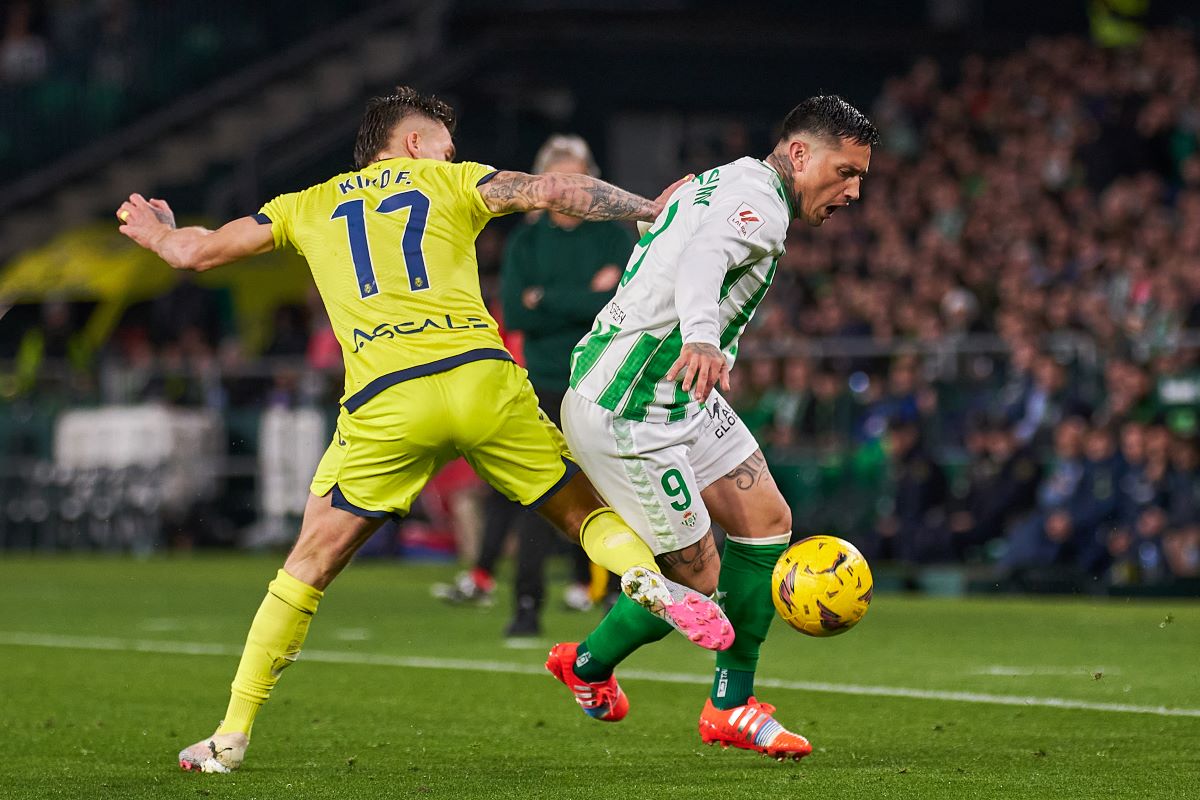 Chimy Ávila y Kiko Femenia en el Real Betis - Villarreal | Salvador López Medina para El MIRA