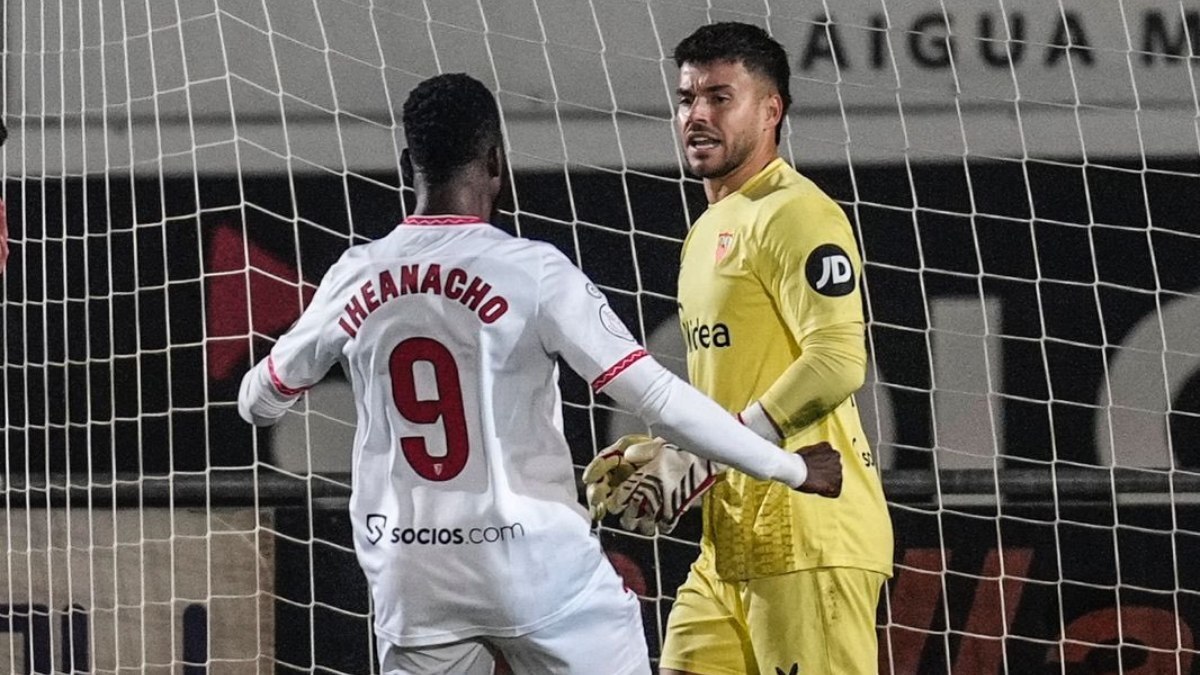 Kelechi Iheanacho junto a Álvaro Fernández en la Copa del Rey | @67Kelechi