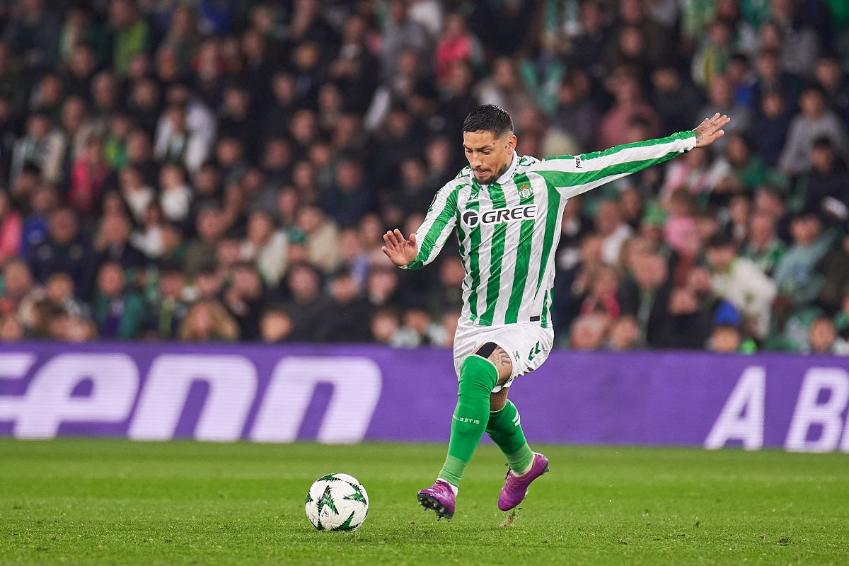 Chimy Ávila en el Real Betis - HJK Helsinki | Salvador López Medina para El MIRA