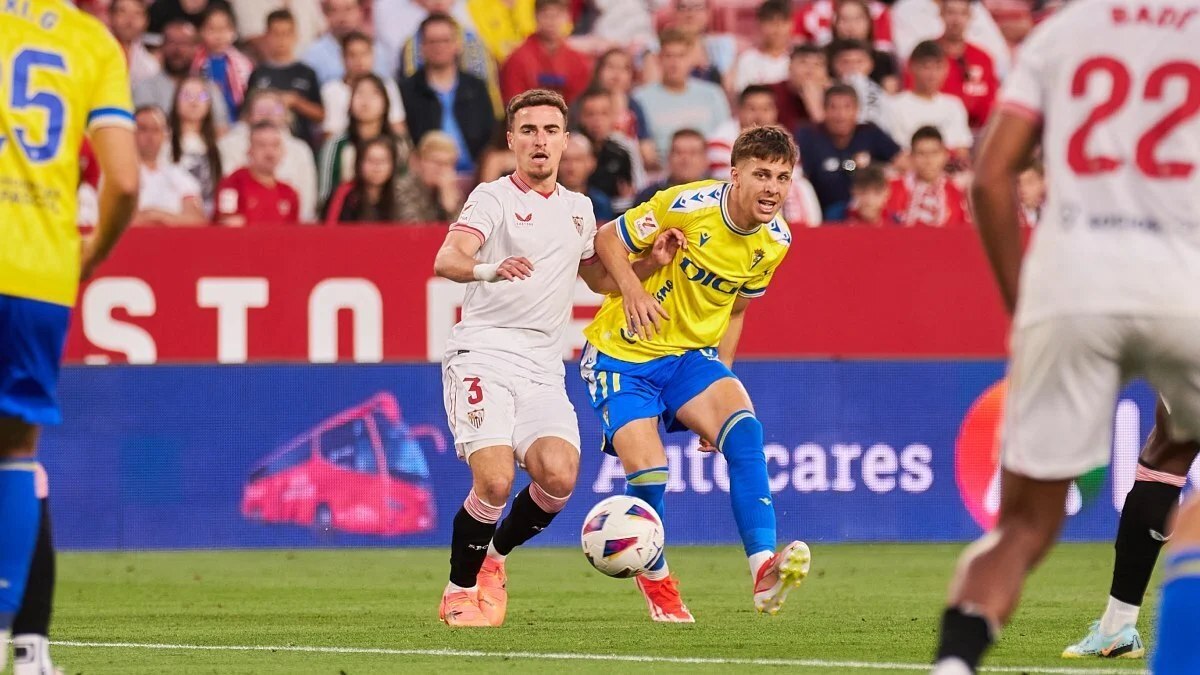 Iván Alejo en el Sevilla FC - Cádiz CF | Salvador López Medina para El MIRA