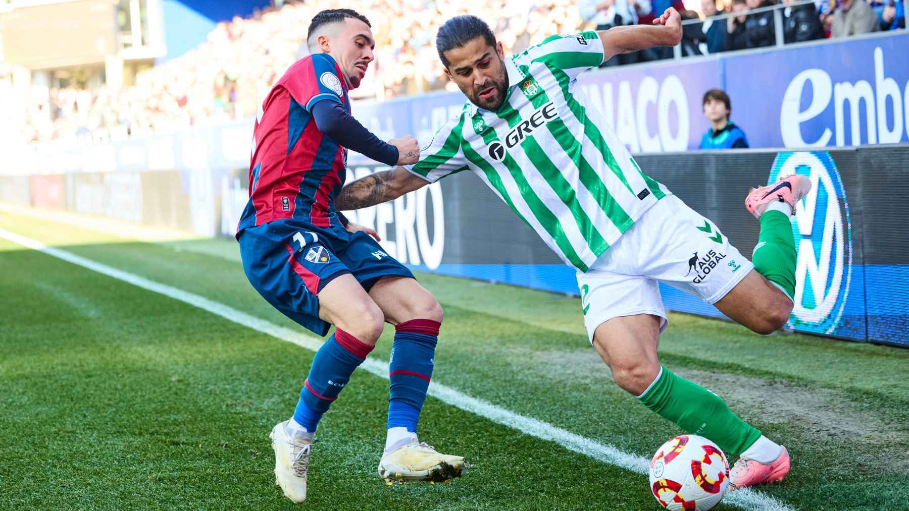 Ricardo Rodríguez en el SD Huesca - Real Betis | @SDHuesca