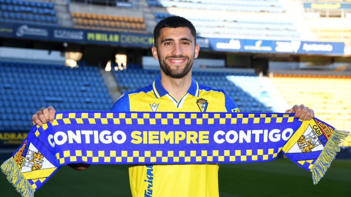 Mario Climent en su presentación con el Cádiz CF | CCF