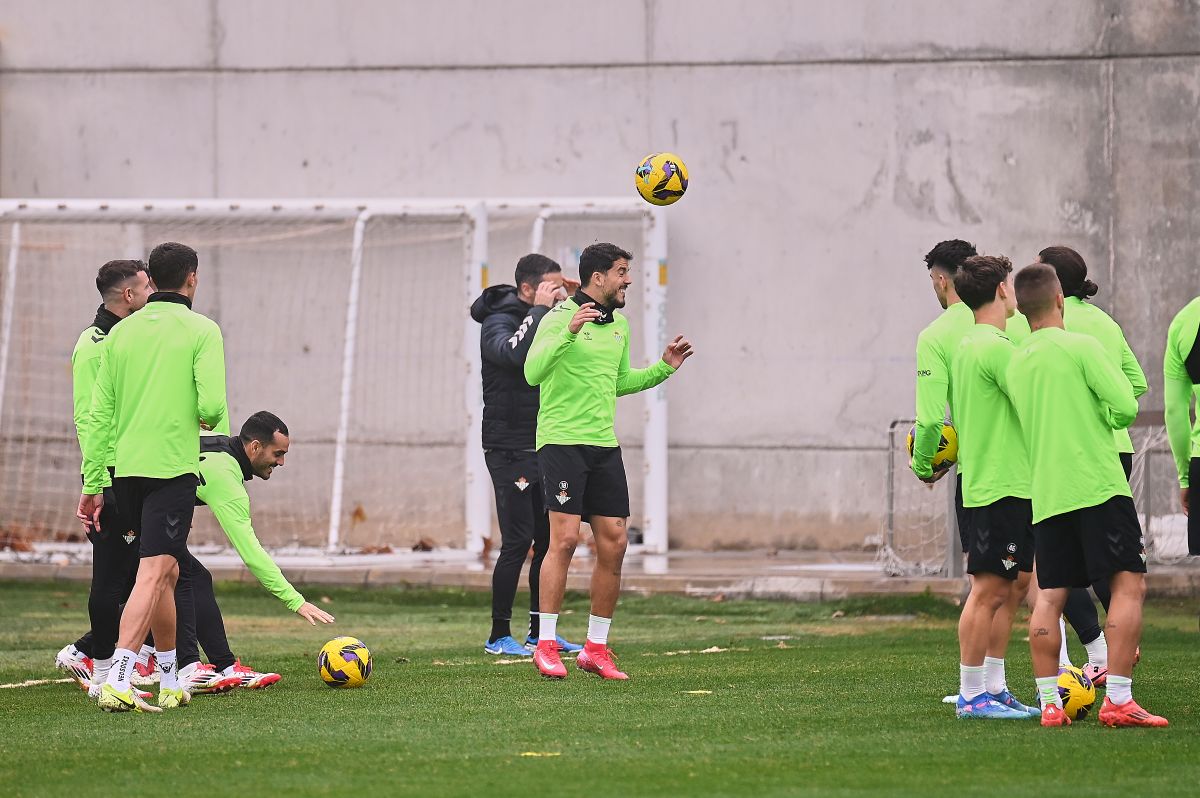 Pablo Fornals en el entrenamiento del Real Betis previo al Real Valladolid | Salvador López Medina para El MIRA
