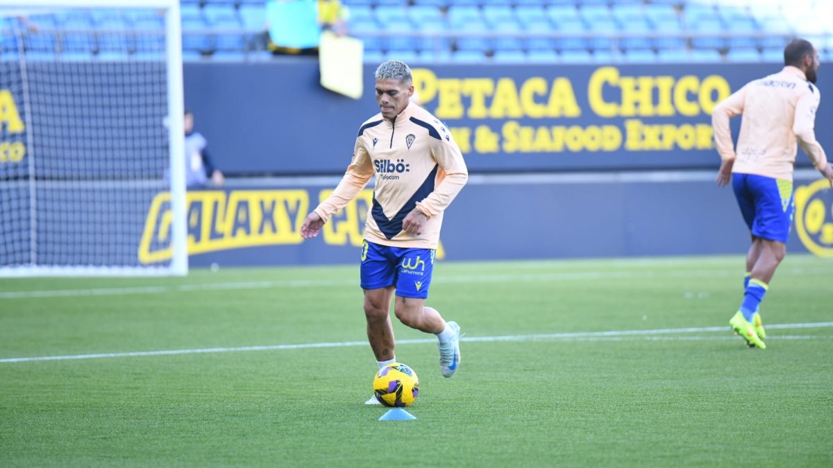 Brian Ocampo en el calentamiento previo al Cádiz CF - Levante UD | CCF