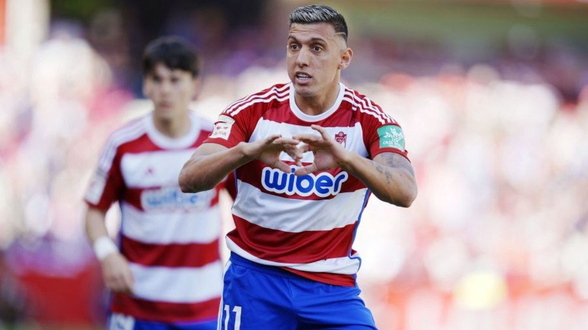 Myrto Uzuni celebra un gol anotado con la camiseta del Granada CF | LaLiga