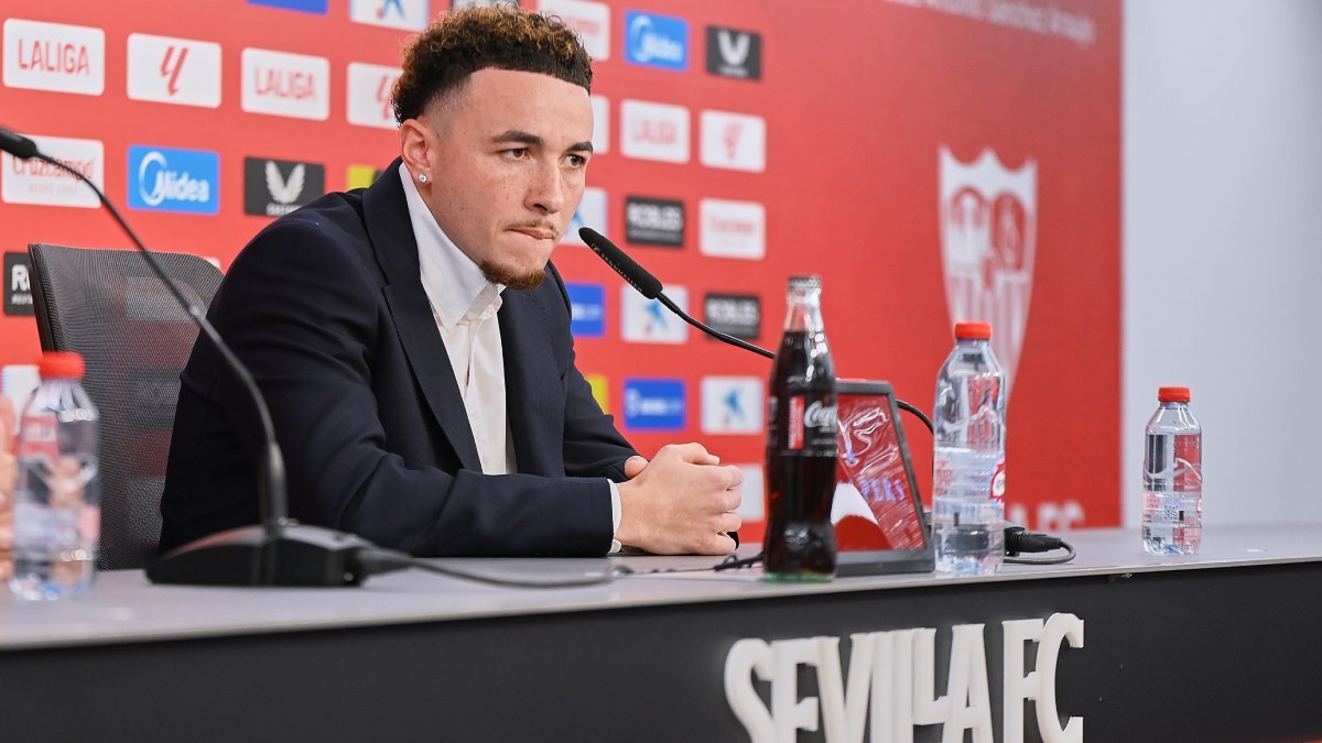 Rubén Vargas en su presentación con el Sevilla FC | Salvador López Medina para El MIRA