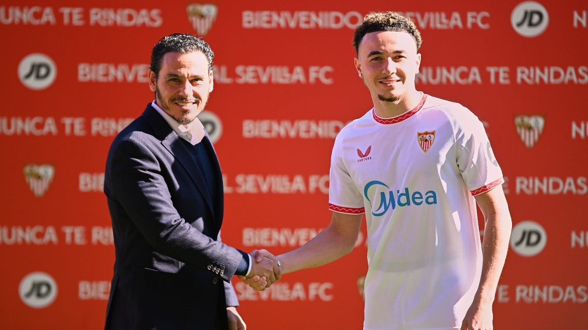 Rubén Vargas y José María del Nido Carrasco en la presentación del jugador del Sevilla FC | Salvador López Medina para El MIRA