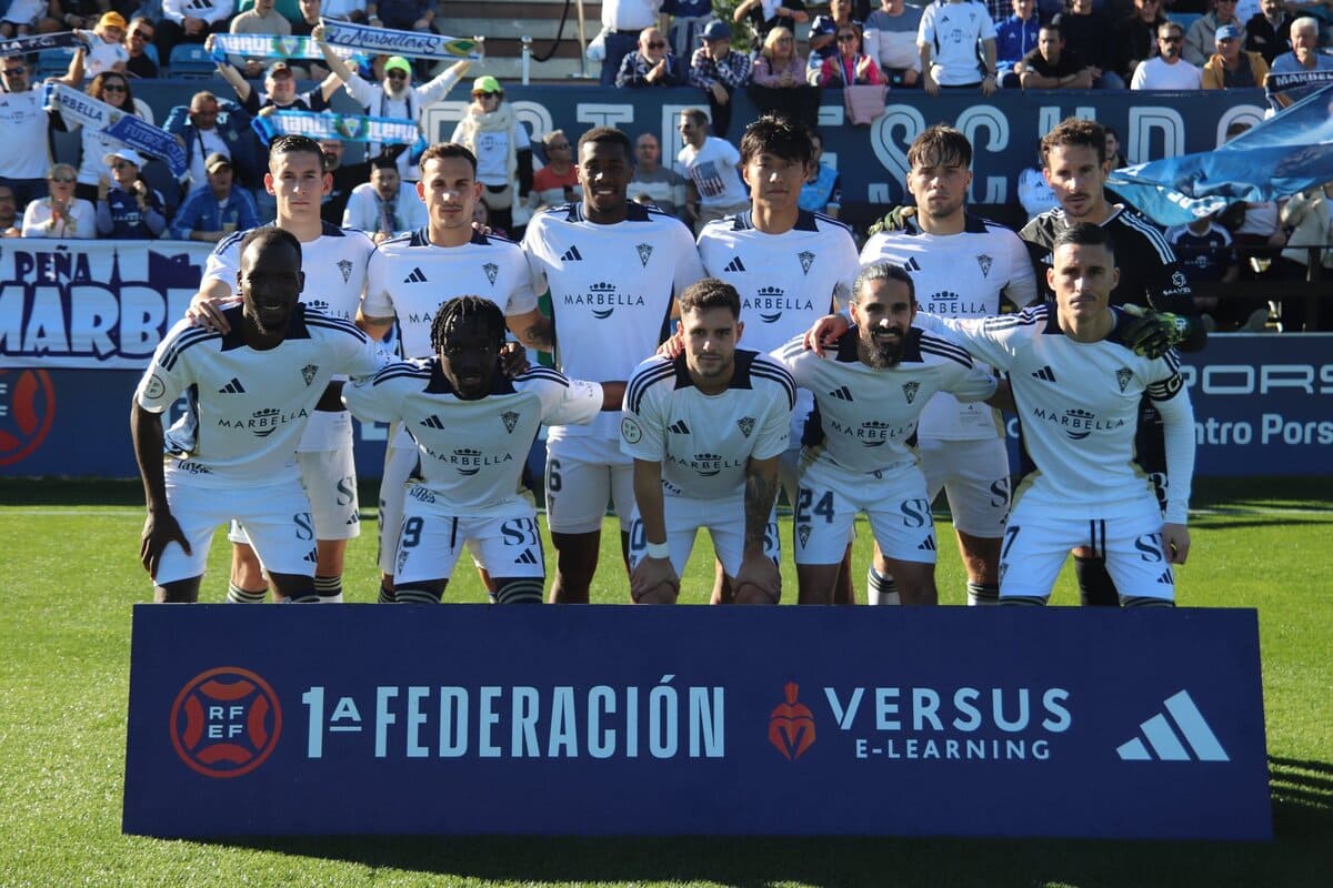 Jugadores del Marbella FC durante un partido de la temporada