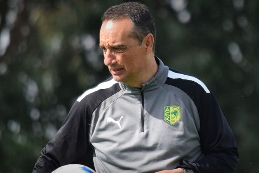 José Luis Oltra en su etapa como entrenador del AEK Larnaka
