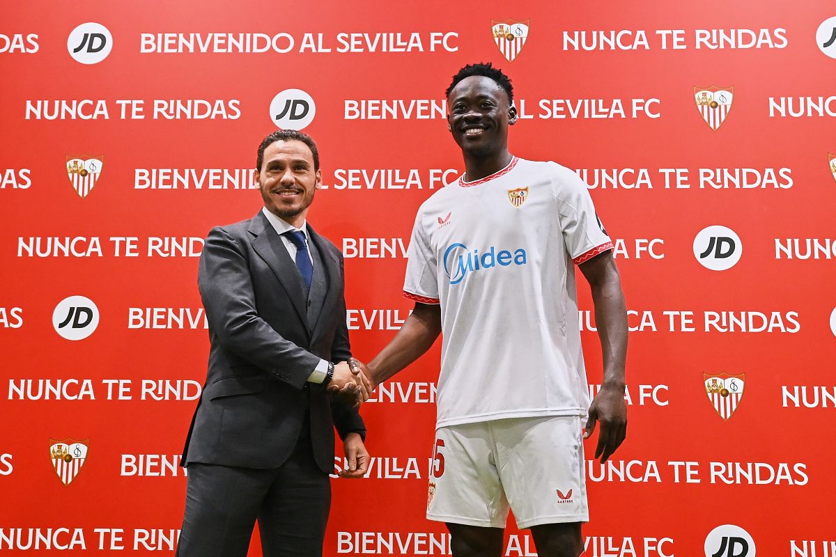José María del Nido Carrasco y Akor Adams en su presentación con el Sevilla FC | Salvador López Medina para El MIRA