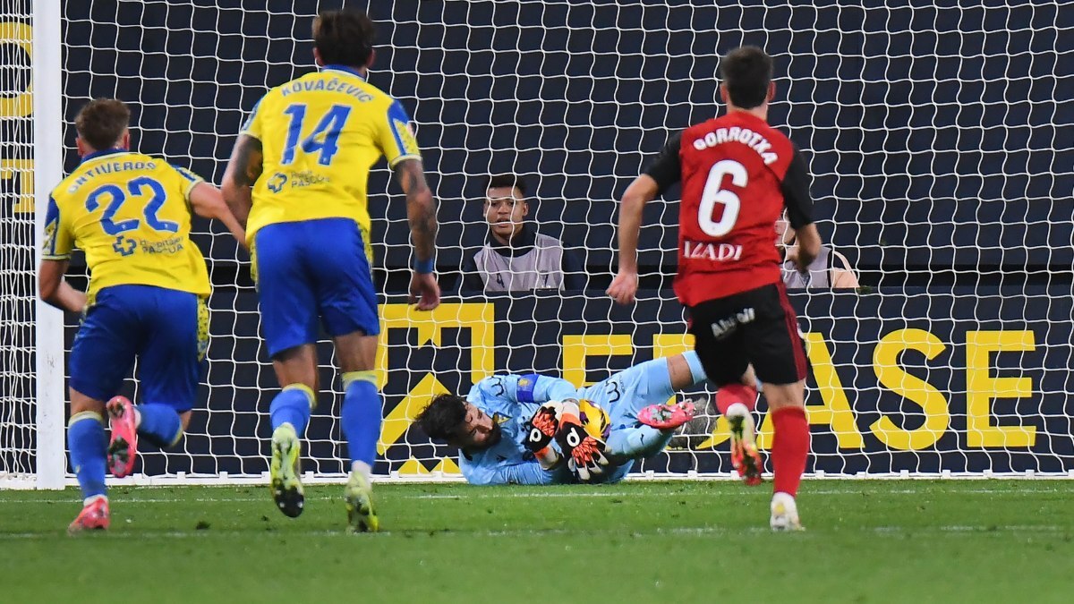David Gil atajó un penalti en el Cádiz CF - CD Mirandés | CCF